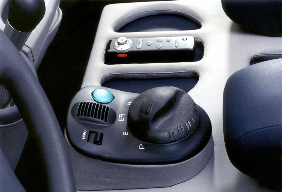 Детали интерьера Fiat Multipla Hybrid Power (186) 2000 года  (фото 2 из 3)